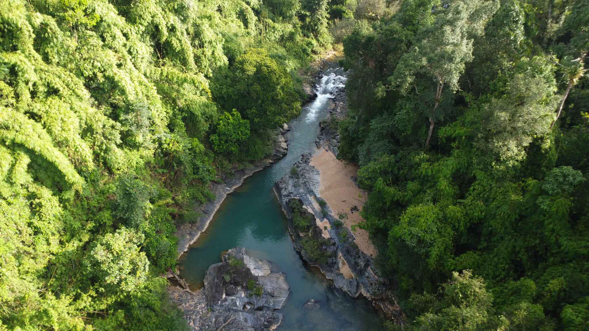 Thác nước từ trên cao